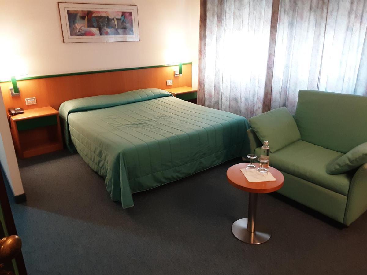 Hotel Ramoverde Borgomanero Kültér fotó