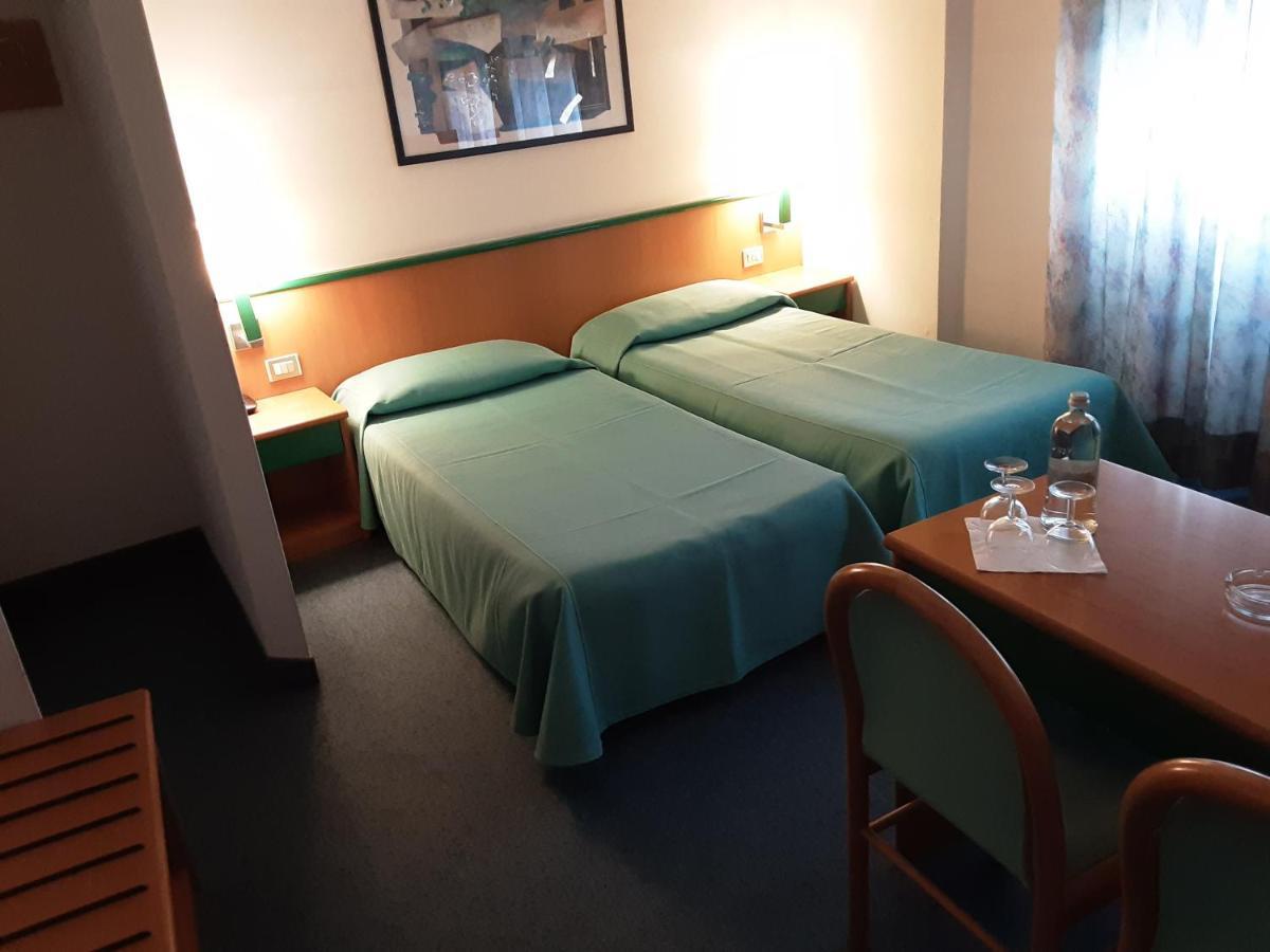 Hotel Ramoverde Borgomanero Kültér fotó