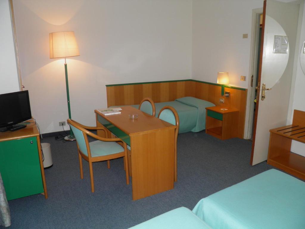 Hotel Ramoverde Borgomanero Szoba fotó