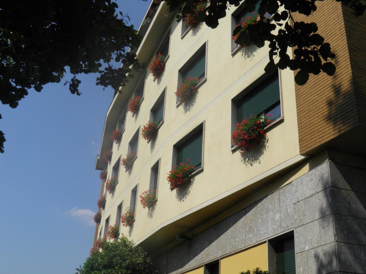 Hotel Ramoverde Borgomanero Kültér fotó